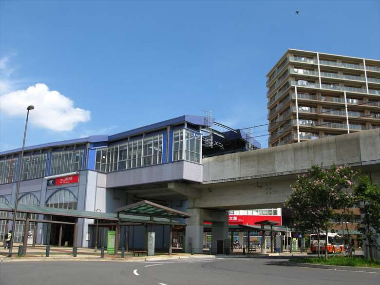 三郷中央駅の写真